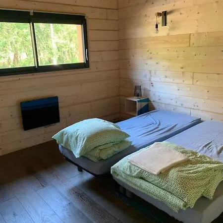 Σπίτι διακοπών Maison En Bois Moderne Et Spacieuse Avec Piscine *