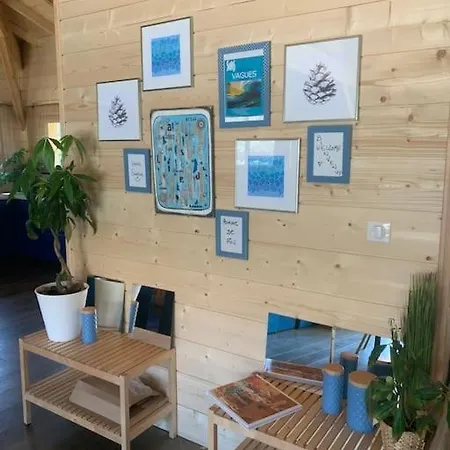 Maison En Bois Moderne Et Spacieuse Avec Piscine Σπίτι διακοπών