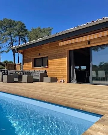 Maison En Bois Moderne Et Spacieuse Avec Piscine Soustons