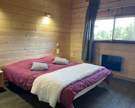 Holiday home Maison En Bois Moderne Et Spacieuse Avec Piscine